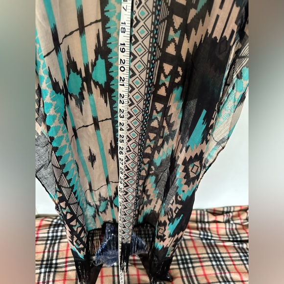 NWT chic boho geometric shawl wrap one size - Picture 12 of 13